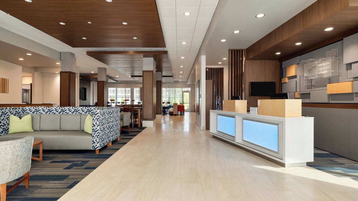 Dalton Hotel | Holiday Inn Express & Suites Dalton - Walnut Ave by IHG