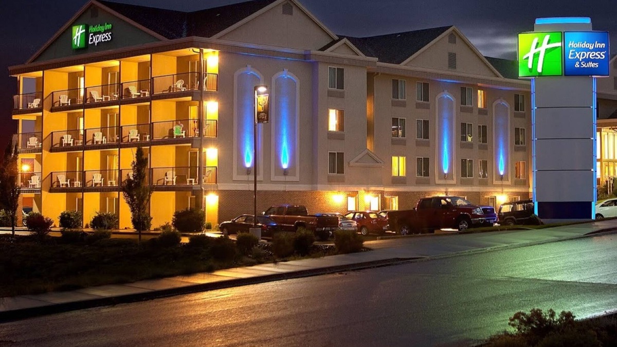 South Richland Hotel | Holiday Inn Express & Suites Richland by IHG