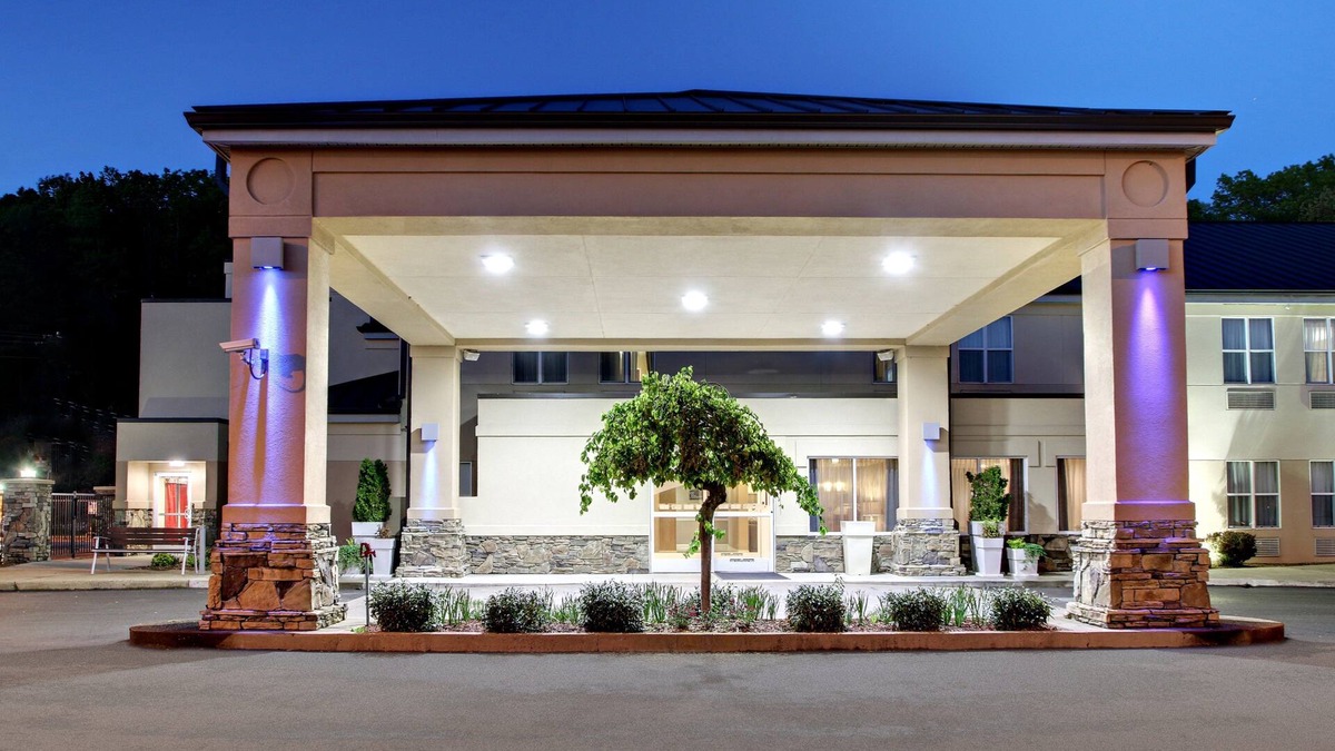 Hurricane Mills Hotel | Holiday Inn Express Hurricane by IHG