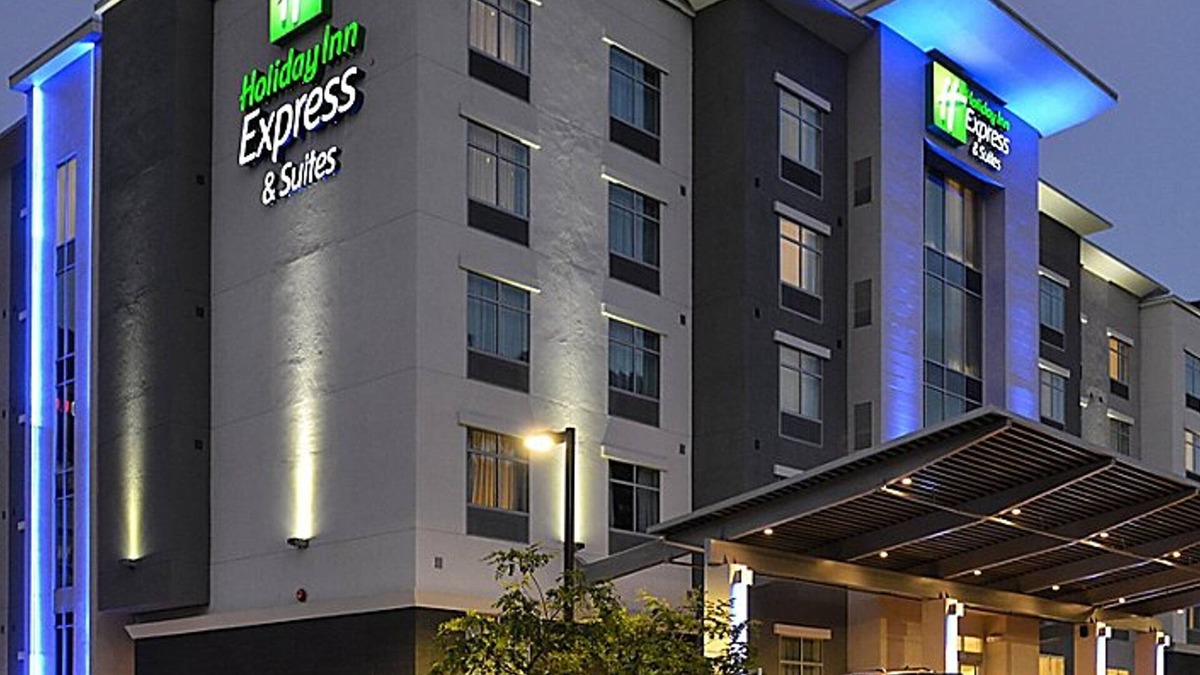 Jacksonville Hotel | Holiday Inn Express & Suites Jacksonville Camp Lejeune Area by IHG