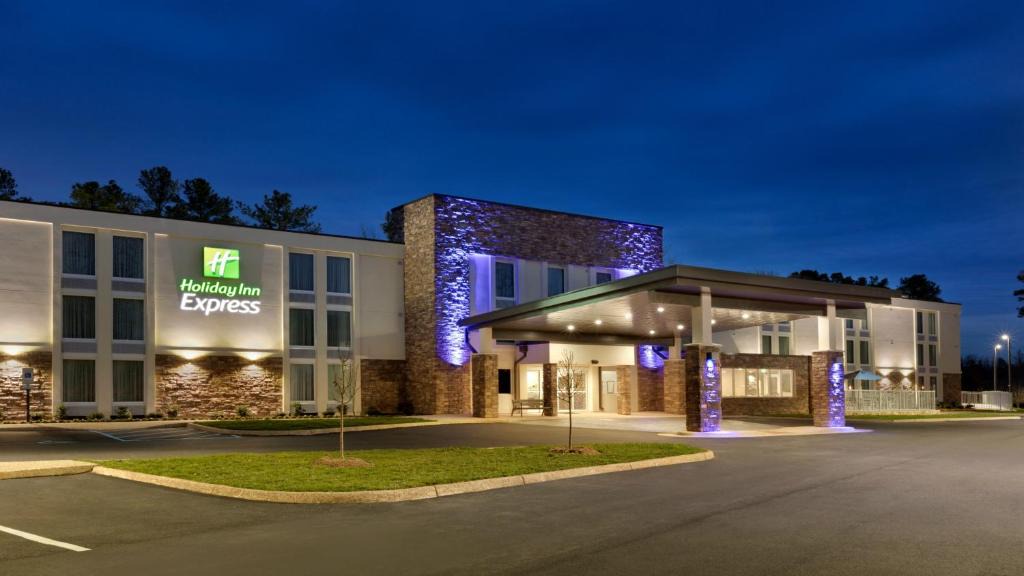 Williamsburg Hotel | Holiday Inn Express - Williamsburg Busch Gardens Area by IHG