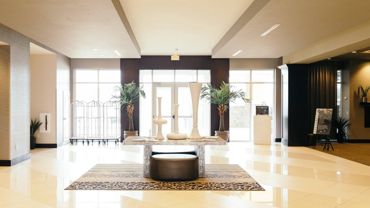 East Peoria Hotel | Holiday Inn Hotel & Suites East Peoria by IHG