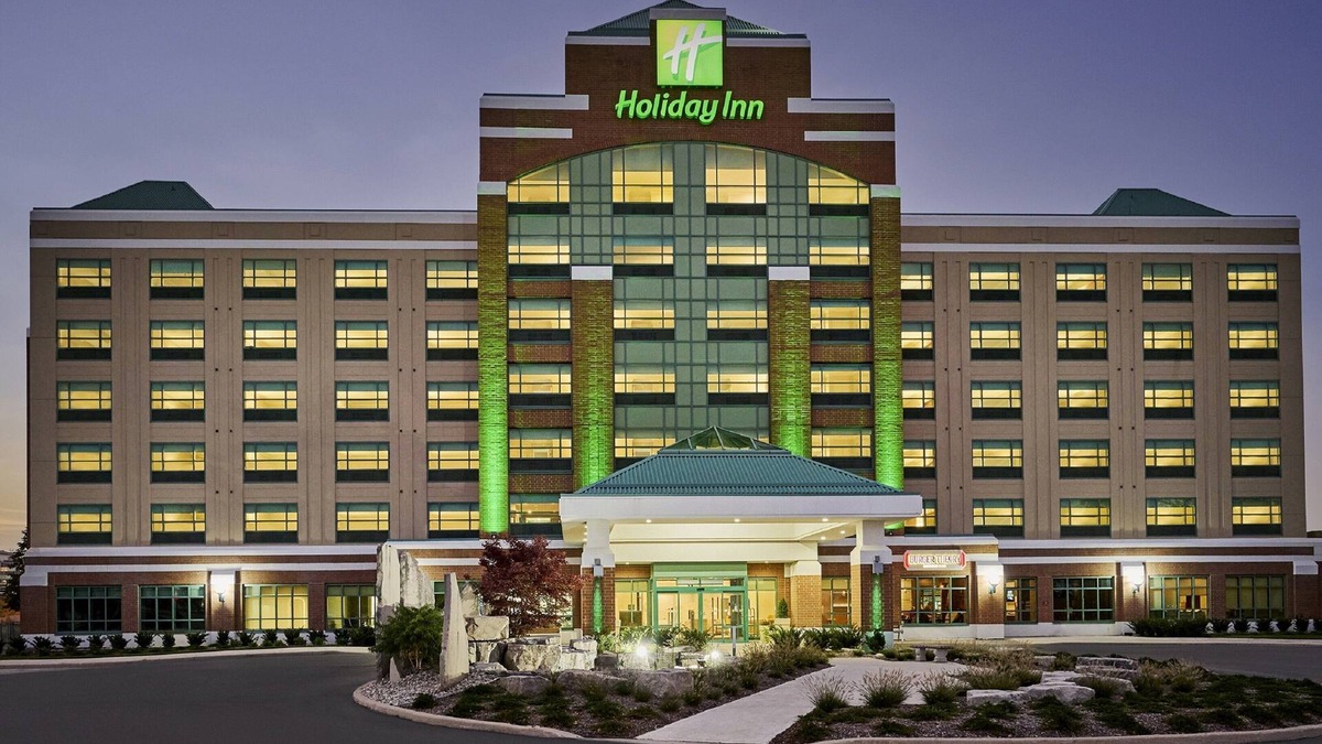 Oakville Hotel | Holiday Inn Hotel & Suites Oakville @ Bronte by IHG