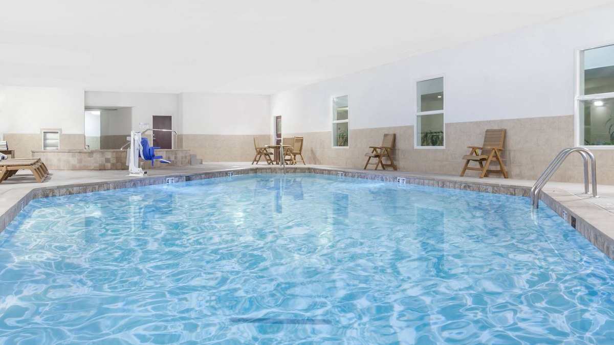 Central Oklahoma City Hotel | Holiday Inn Hotel & Suites Oklahoma City North by IHG