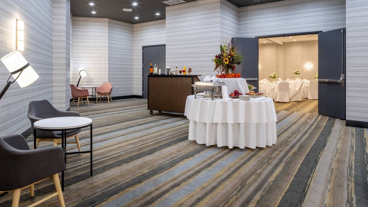 Holtsville Hotel | Holiday Inn Long Island-Islip Arpt East by IHG