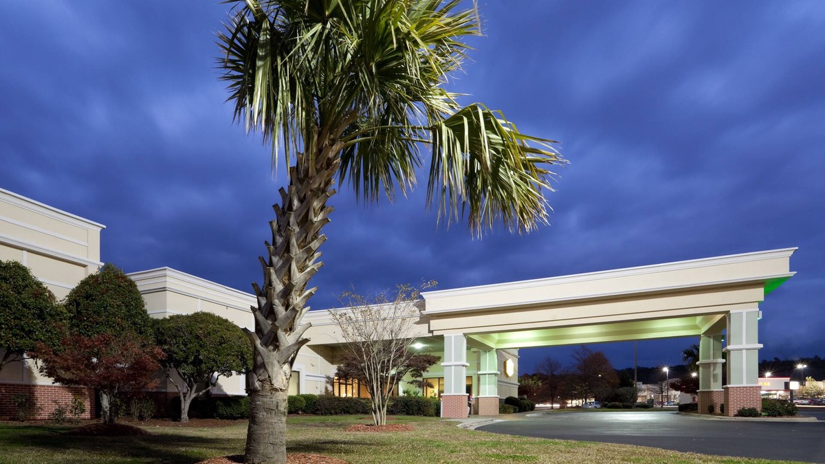 Lumberton Hotel | Holiday Inn Lumberton by IHG