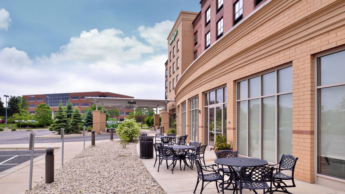 Madison Hotel | Holiday Inn Madison at The American Center by IHG