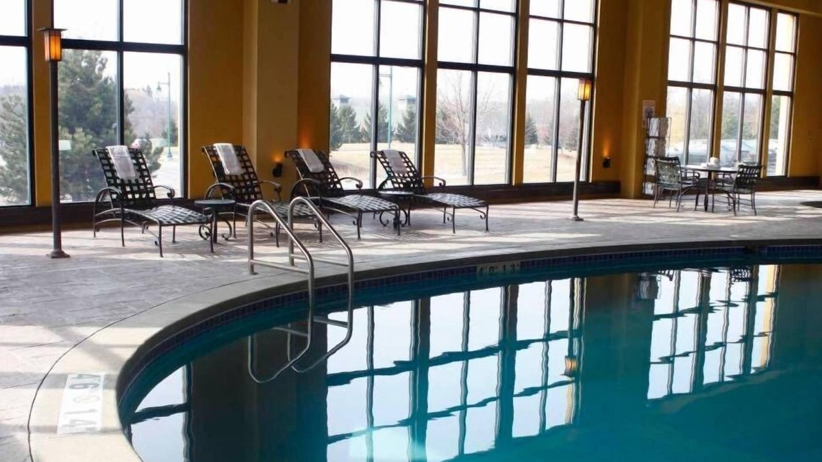 Pewaukee Hotel | Holiday Inn Pewaukee - Milwaukee West by IHG