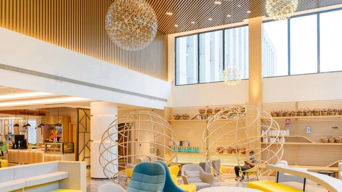 Pudong Hotel | Holiday Inn Shanghai Dishui Lake by IHG