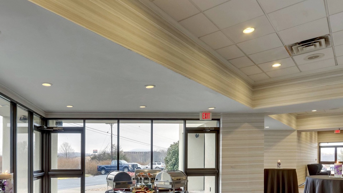 Verona Hotel | Holiday Inn Staunton Conference Center by IHG