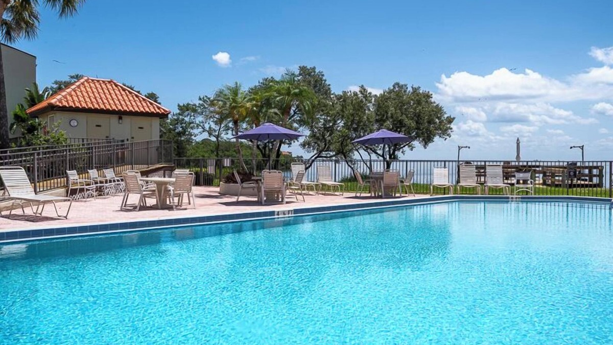 Tierra Verde Condo | Holiday Island 1 BR Condo