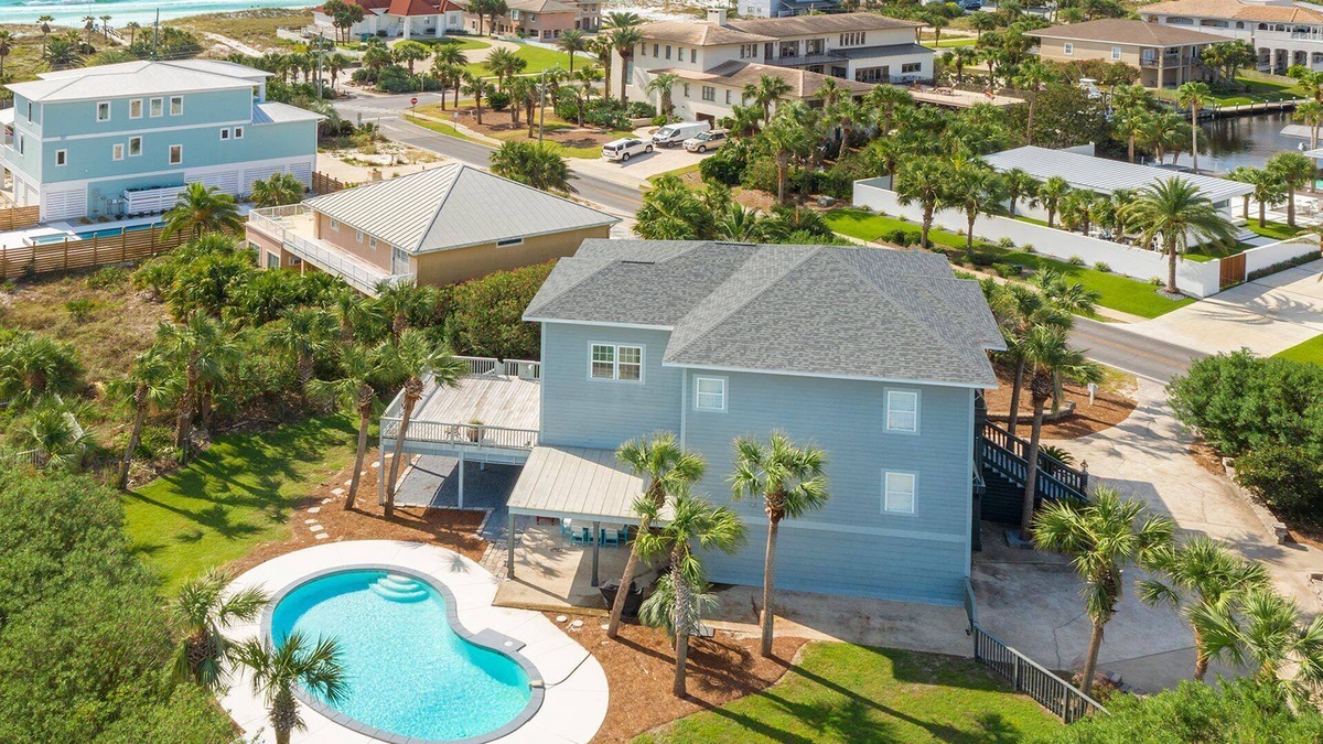 Holiday Isle House | Holiday Isle Serenity - Downtown Destin, Game Room, Golf Cart, Heated Pool!