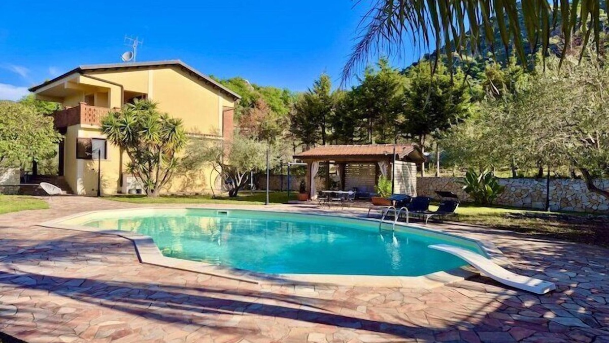 Mitogio House | Holiday Home in Sicily with Private Pool