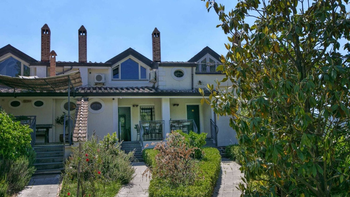 San Cipriano Picentino House | Holiday Home in San Cipriano with Pool
