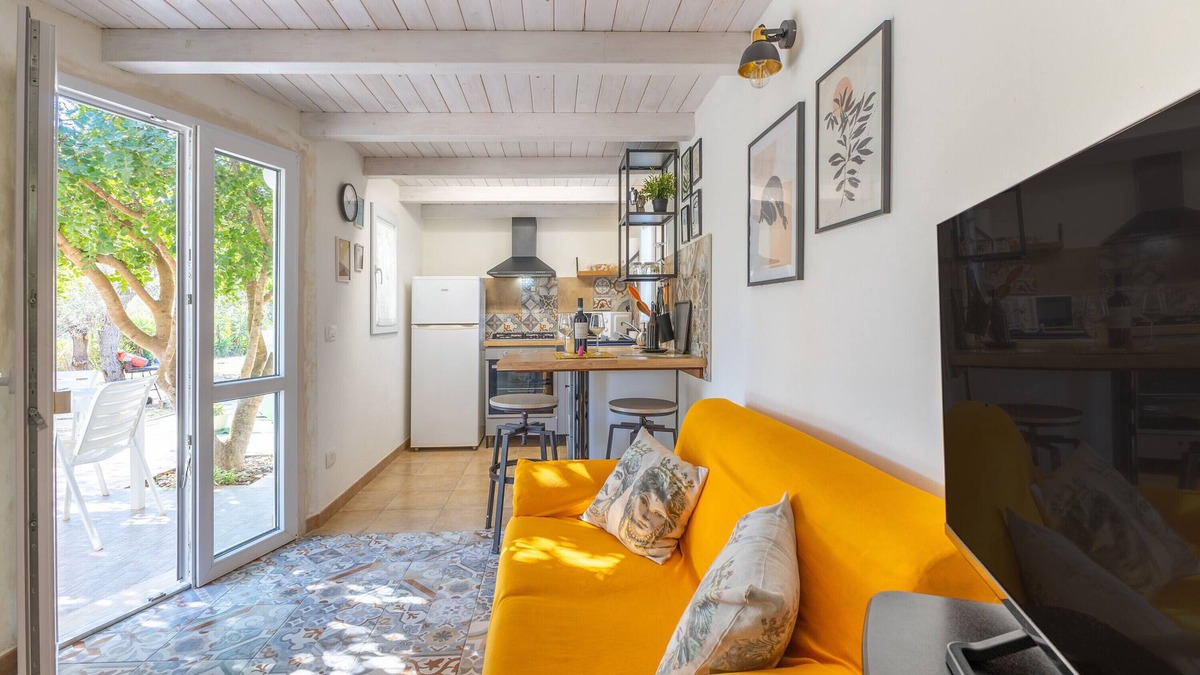Santa Maria del Focallo House | Holiday Home 'Casa Felici In 2' with Private Pool, Wi-Fi and Air Conditioning
