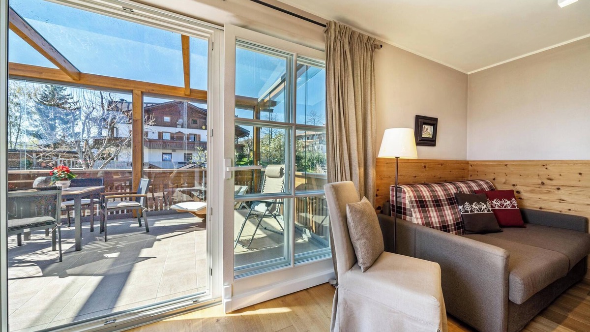 Verano Apartment | Holiday Apartment 'Alber - Hias' with Private Terrace & Wi-Fi