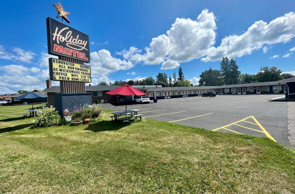 Algoma District Hotel | Holiday Motel