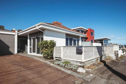 Rewa House | Holiday on Hamblyn - 2 BR home near Fitzroy Beach
