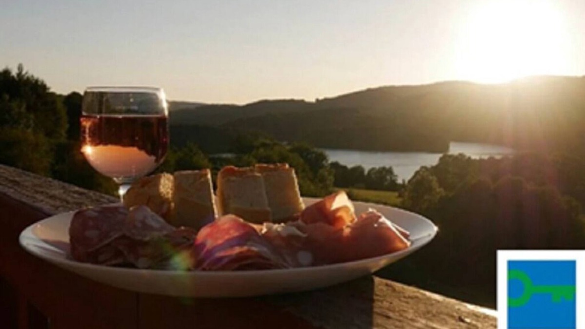 La Salvetat-sur-Agout Ski Chalet | Holiday rental with pool and views of Lake Raviège
