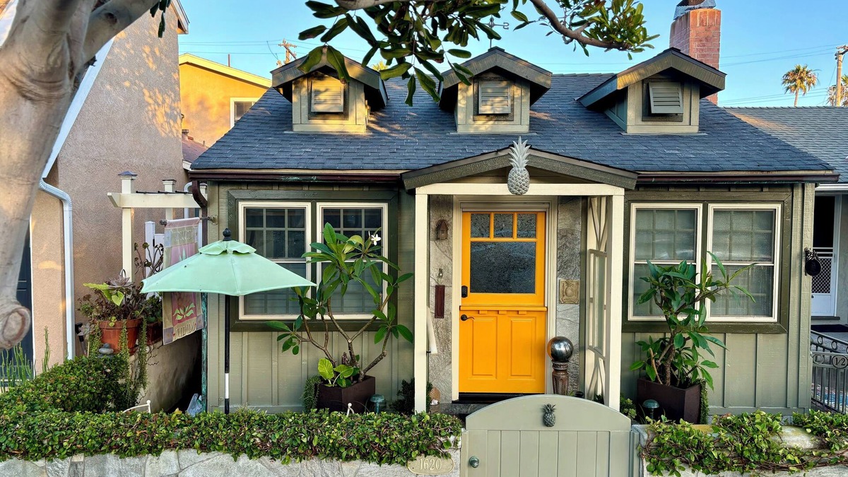 Old Towne House | Holiday's🎄@ Pineapple Bungalow. 🌊🏖️Steps to Ocean. RELAX & ENJOY😎 the beach. 🌊