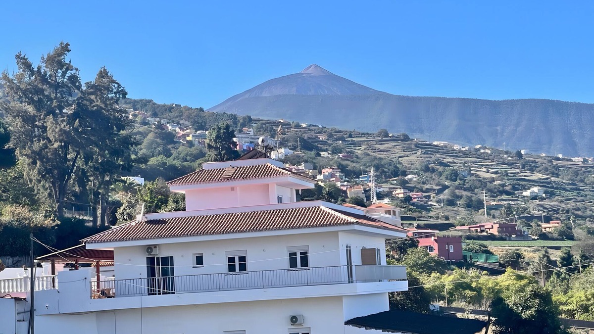 Montijos Apartment | Holiday Studio 'Finca Ten Days - El Teide' with Sea View, Wi-Fi and Air Conditioning