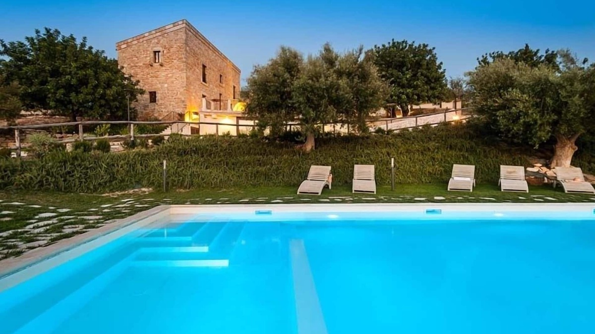 Scicli Villa | holiday vacation large villa rental italy, sicily, scicli, pool, WiFi, short term long term large villa to rent to let