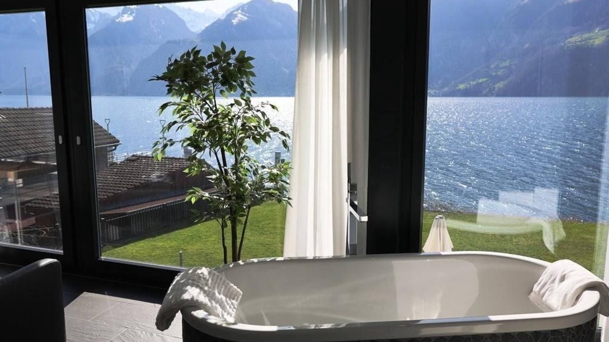 Ruetli House | Holiday villa by the lake 1