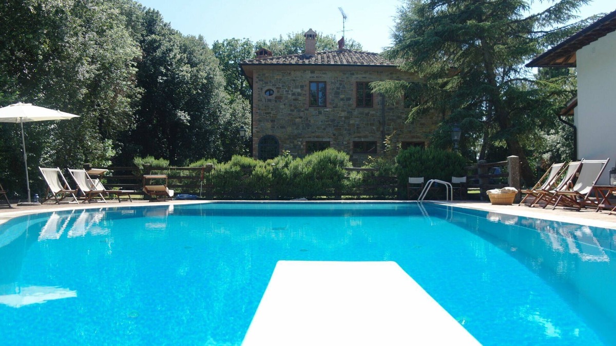 Gambassi Terme Villa | Holiday Villa for 20 People with pool in Tuscany