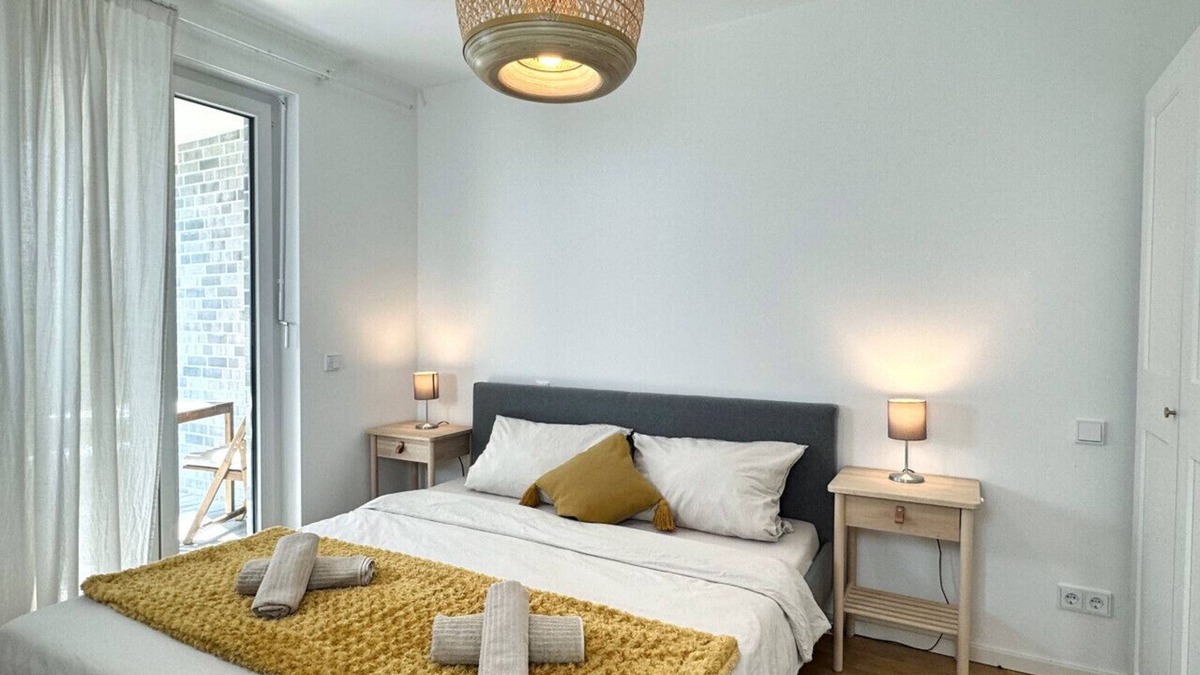 Schoenefeld Apartment | HolidayHome Apartments | Airport Deluxe Condo with Terrace