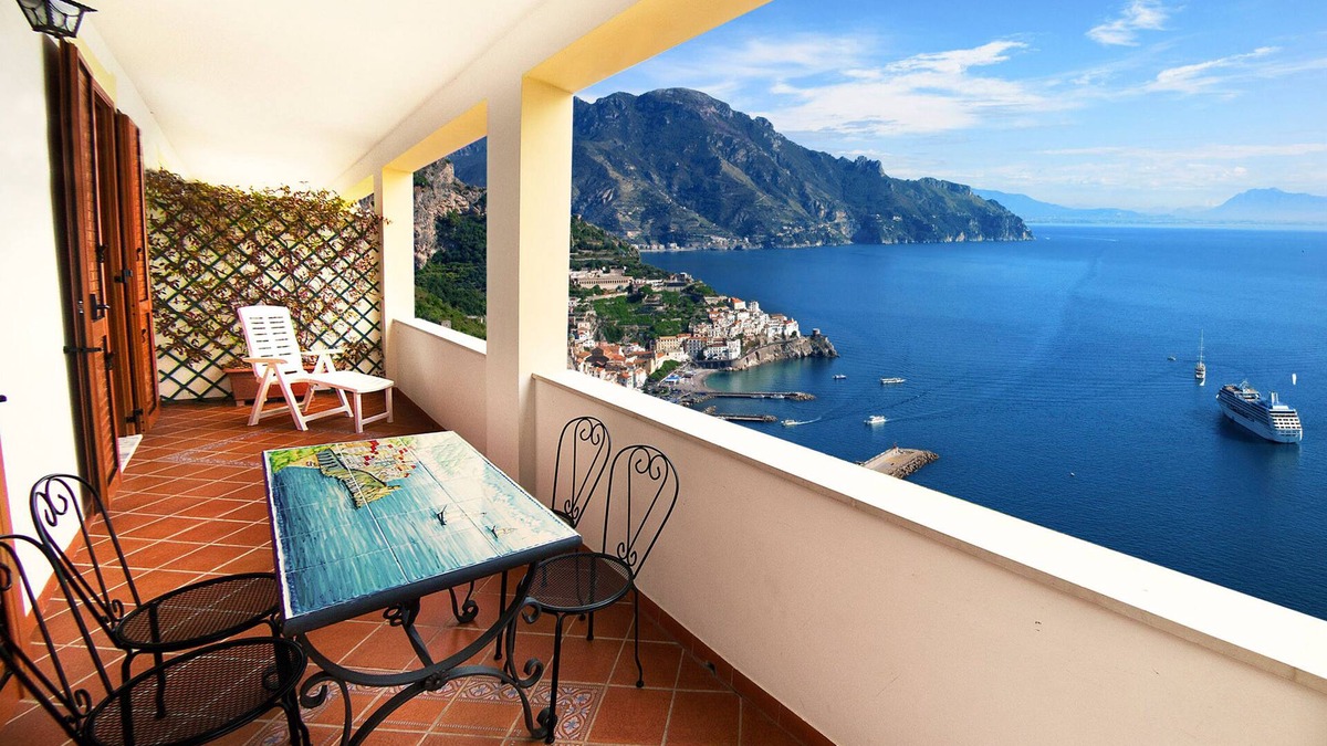 Pogerola House | Holidayhouse VILLA NANCY in Amalfi with stunning view of the sea, parking nearby