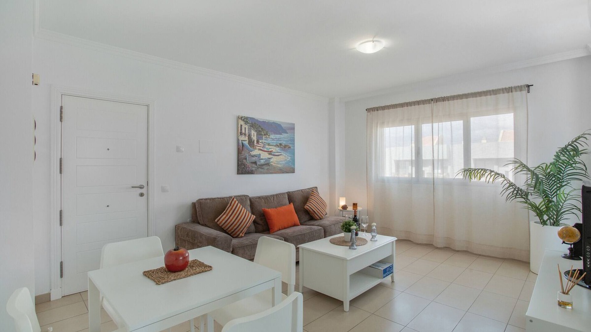Melenara Apartment | Holidays 'Brisamar' with Balcony, Wi-Fi and Air Conditioning