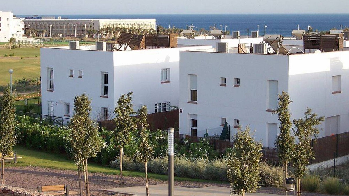 Retamar Villa | Holidays for families, 8 people. Beach and golf