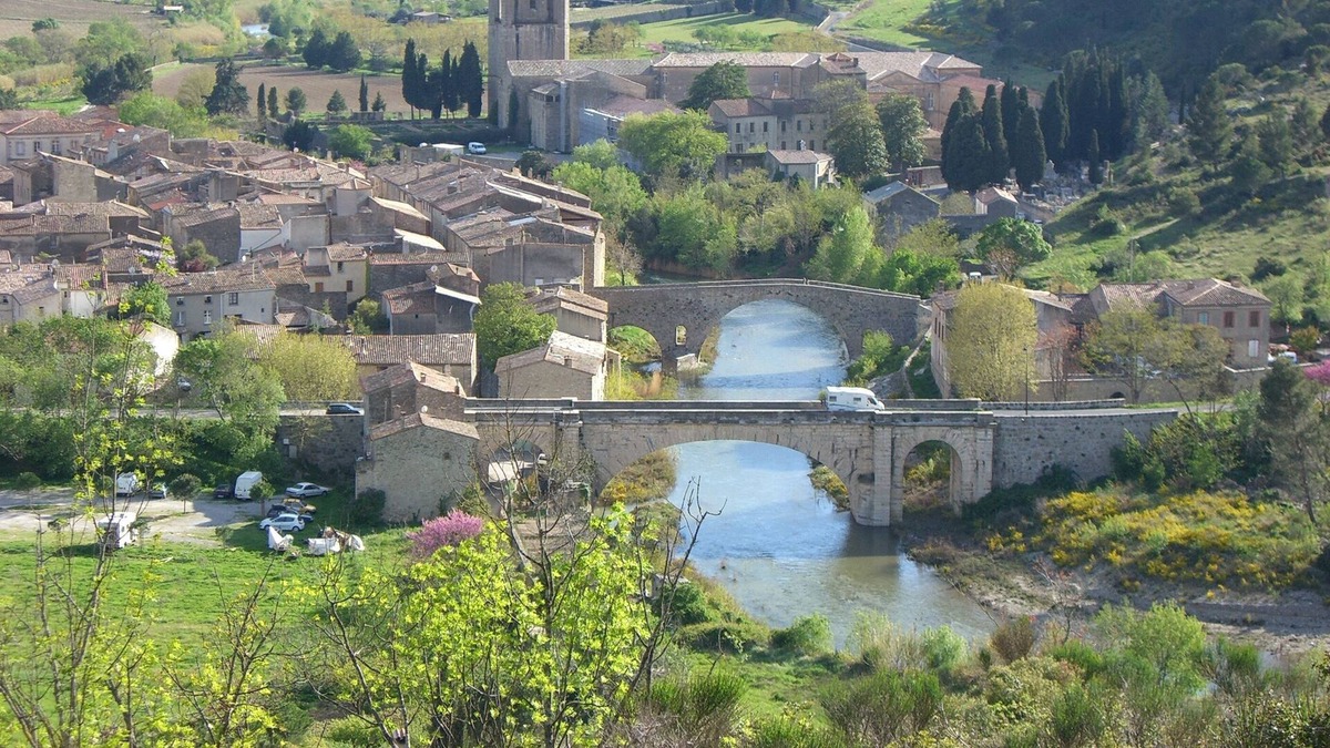 Lagrasse Apartment | Holidays In Lagrasse. Ground floor studio set in walled garden with pool.