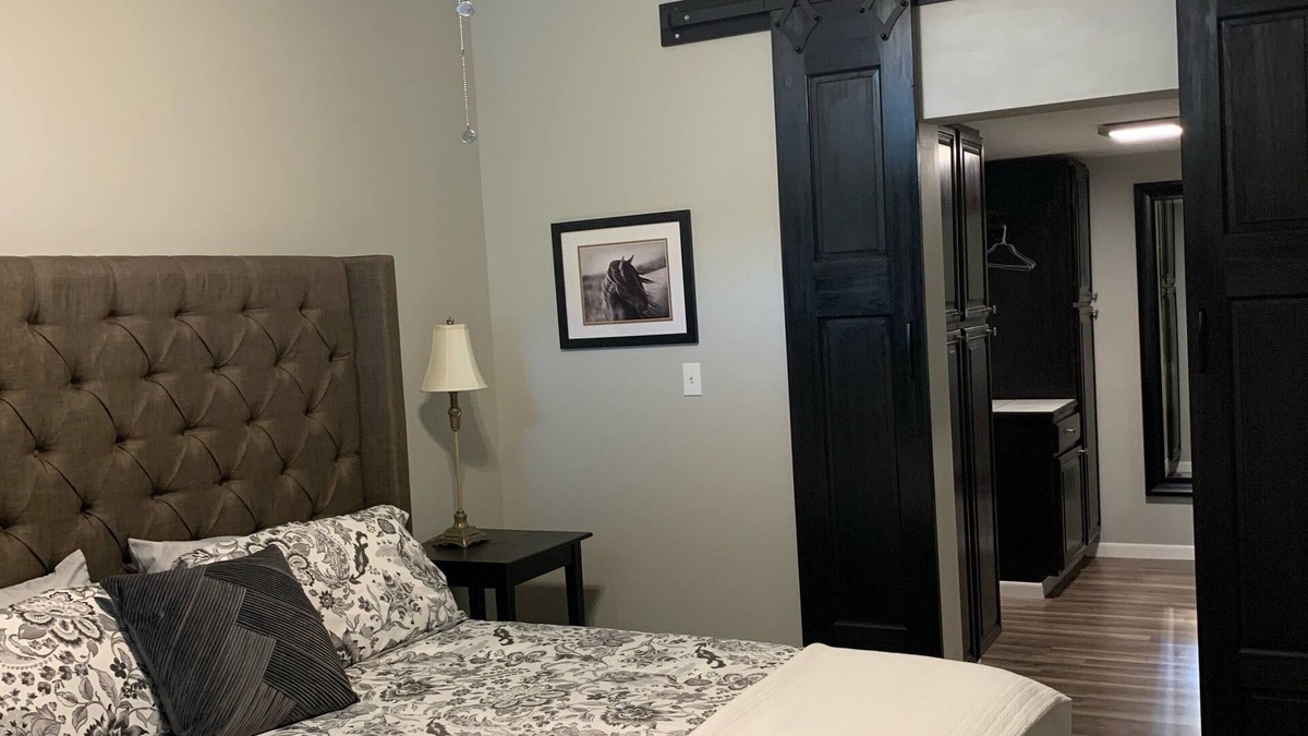 Vicksburg Apartment | Holley Rentals 1 bedroom sleeps 4