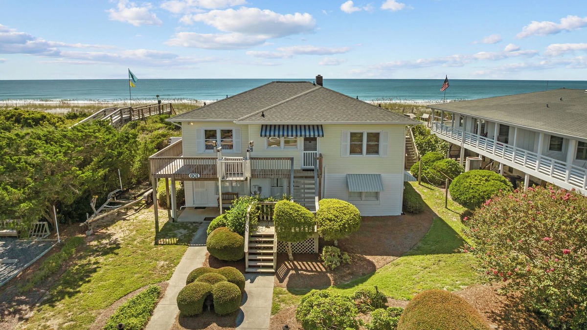 Topsail Beach House | Holliday Haven #200 - Oceanfront Escape in Topsail Beach, Sleeps 9!