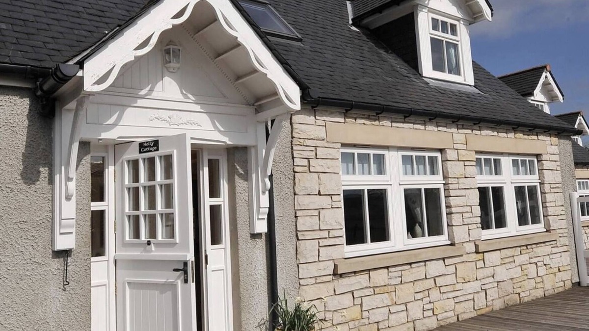 Alva Cottage | Holly Cottage - Beautiful Country Cottage Sitting at the Foot of the Ochil Hills