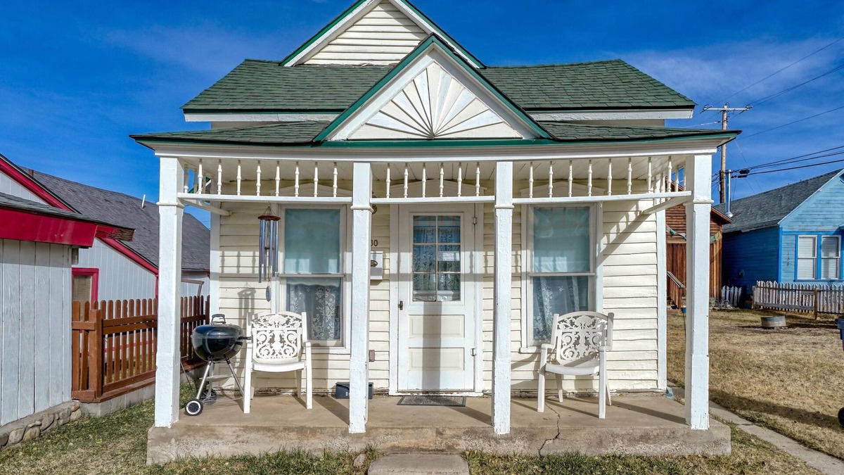 Leadville North Cottage | Holly House - Affordable/clean comfort in town! Walk everywhere!