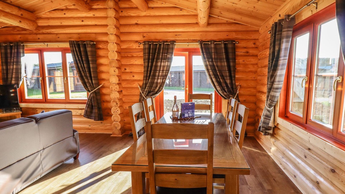 Greetham Cottage | Holly Lodge