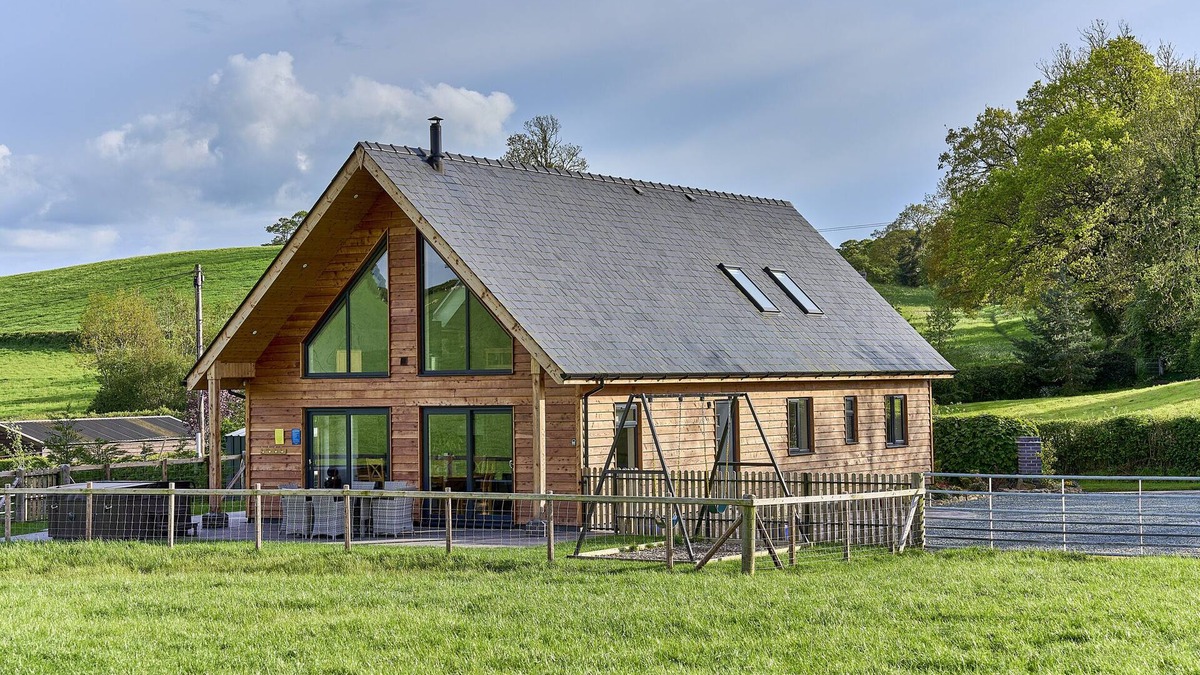 Forden Cottage | Holly Lodge