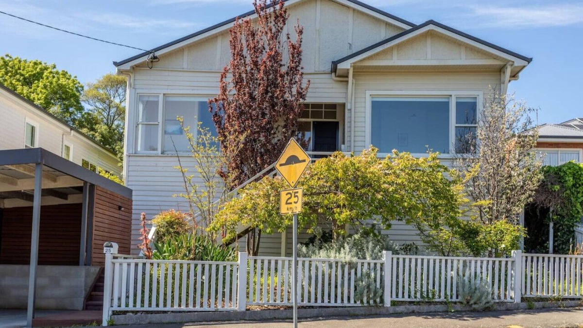 East Launceston House | Hollybrooke Cottage, prestige suburb in Launceston