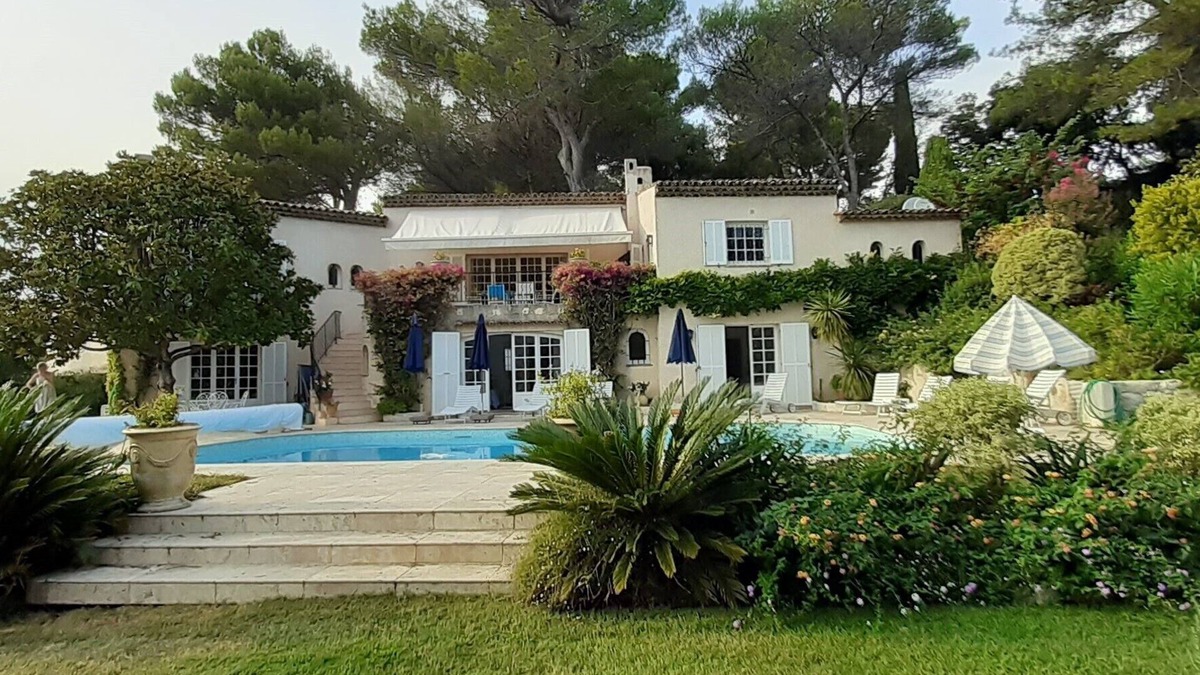 Biot Villa | Hollywood actor's home- amazing location, spacious villa , magnificent gardens