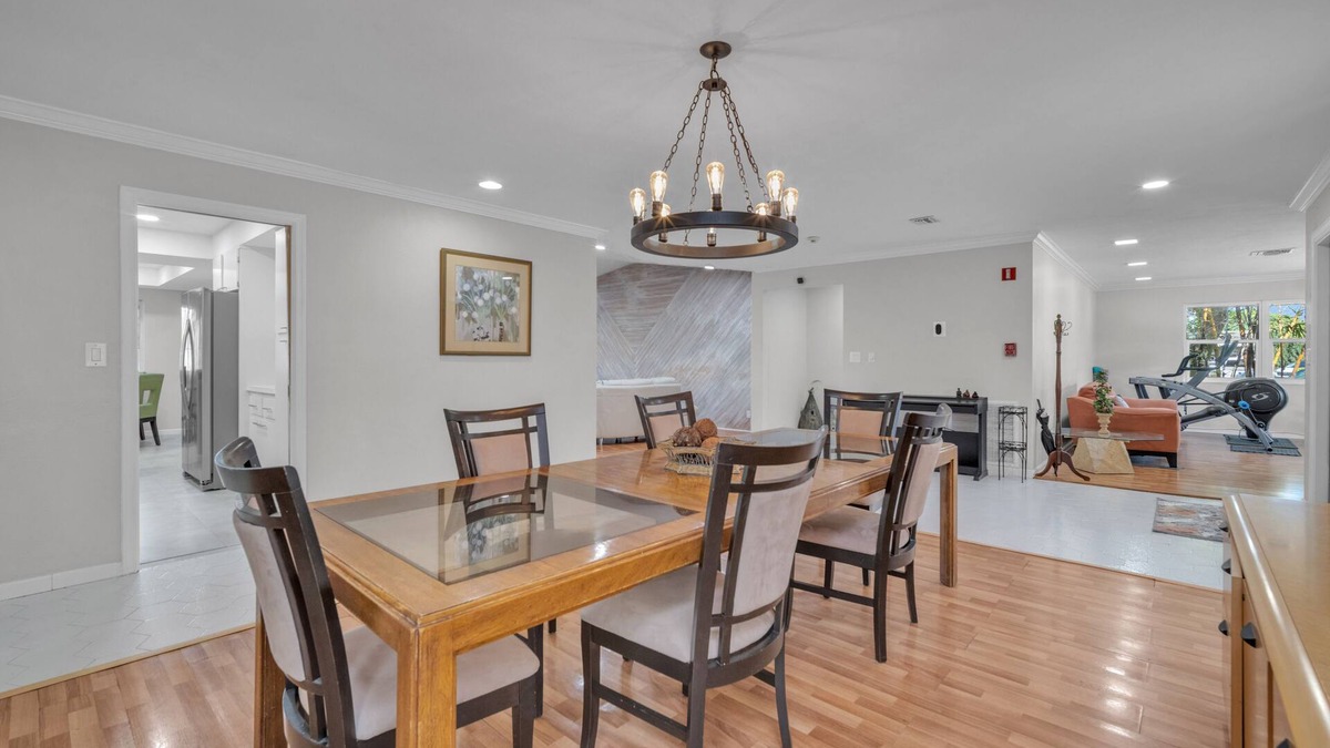 Hollywood Hills House | Hollywood Florida centrally located house for large group gathering.