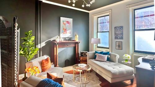 Lancaster Apartment | Hollywood Glam Themed Manor with Sauna for 12-People