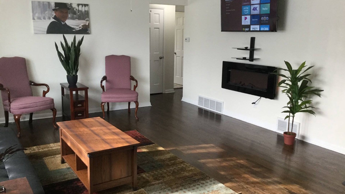 Racine House | Hollywood! Professionally Cleaned, Self Check In - Sleeps 10