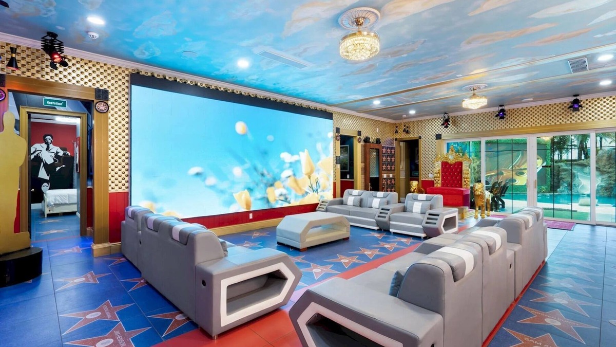 Windwood Bay House | Hollywood Themed Mega Mansion/Sleeps 62!/Your own Lazy River/Firepit/