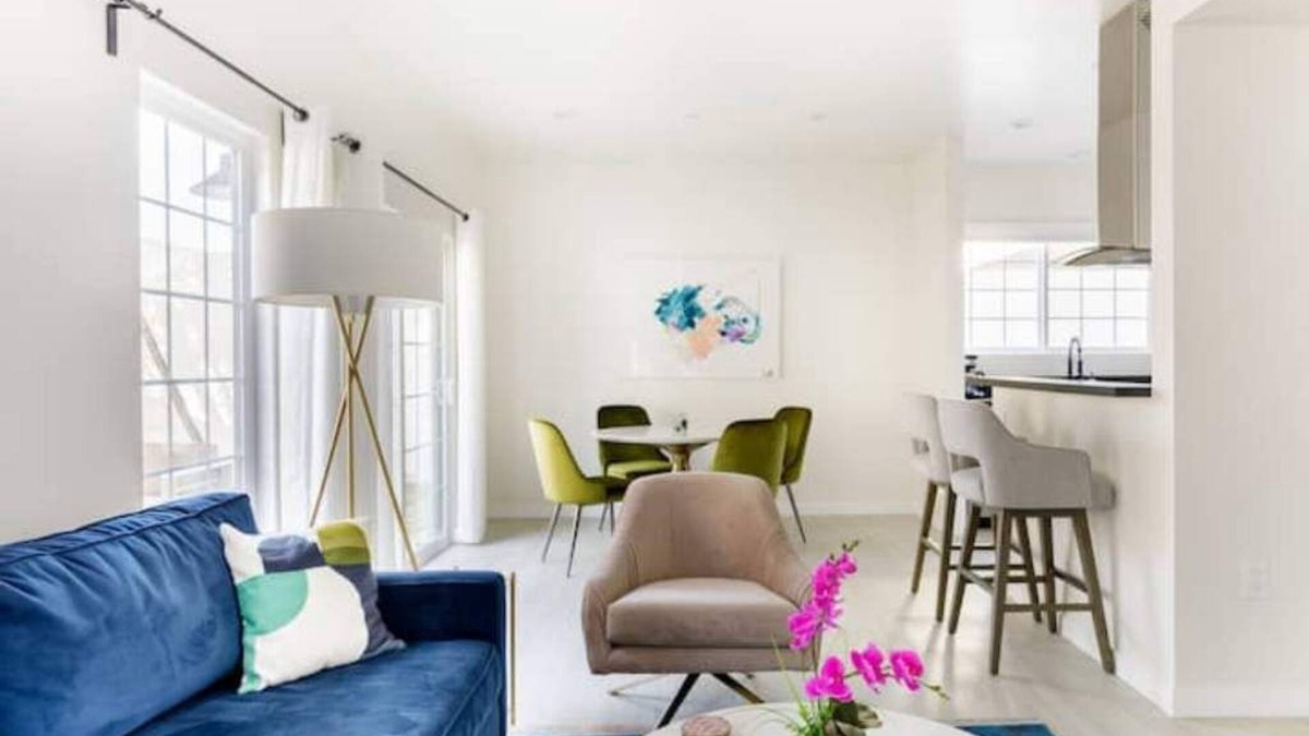 North Hollywood House | Hollywoodland Suite Built in Exquisite Contemporary Style