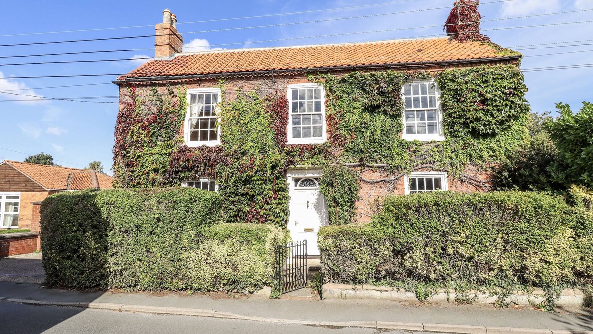 Ruskington House | HOLME FARM, pet friendly, with a garden in Ruskington