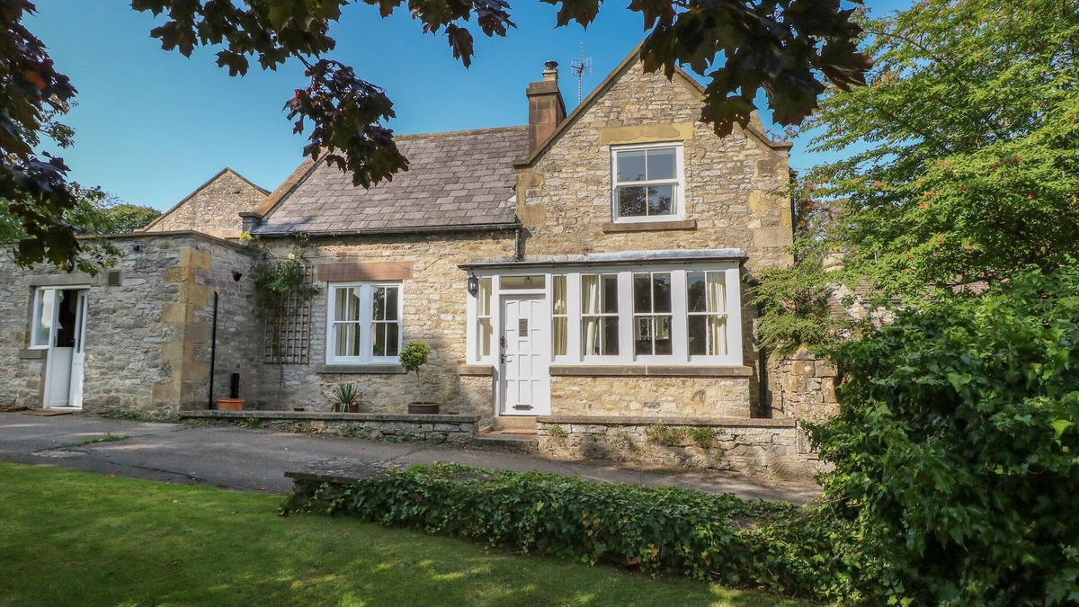 Great Longstone Cottage | HOLMEFIELD, pet friendly, character holiday cottage in Bakewell