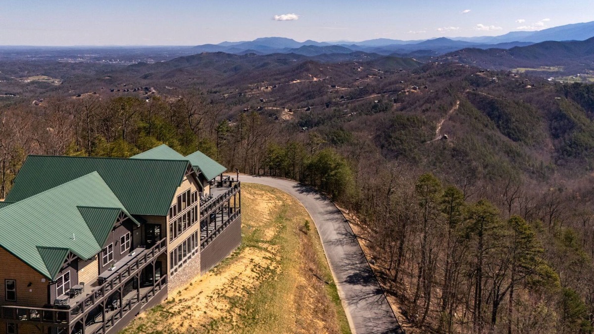 Gatlinburg - Pigeon Forge Cabin | HOLY COW! 16 Bedroom Luxury! PUPPY SPA/POOL/VIEWS, GOT IT ALL!