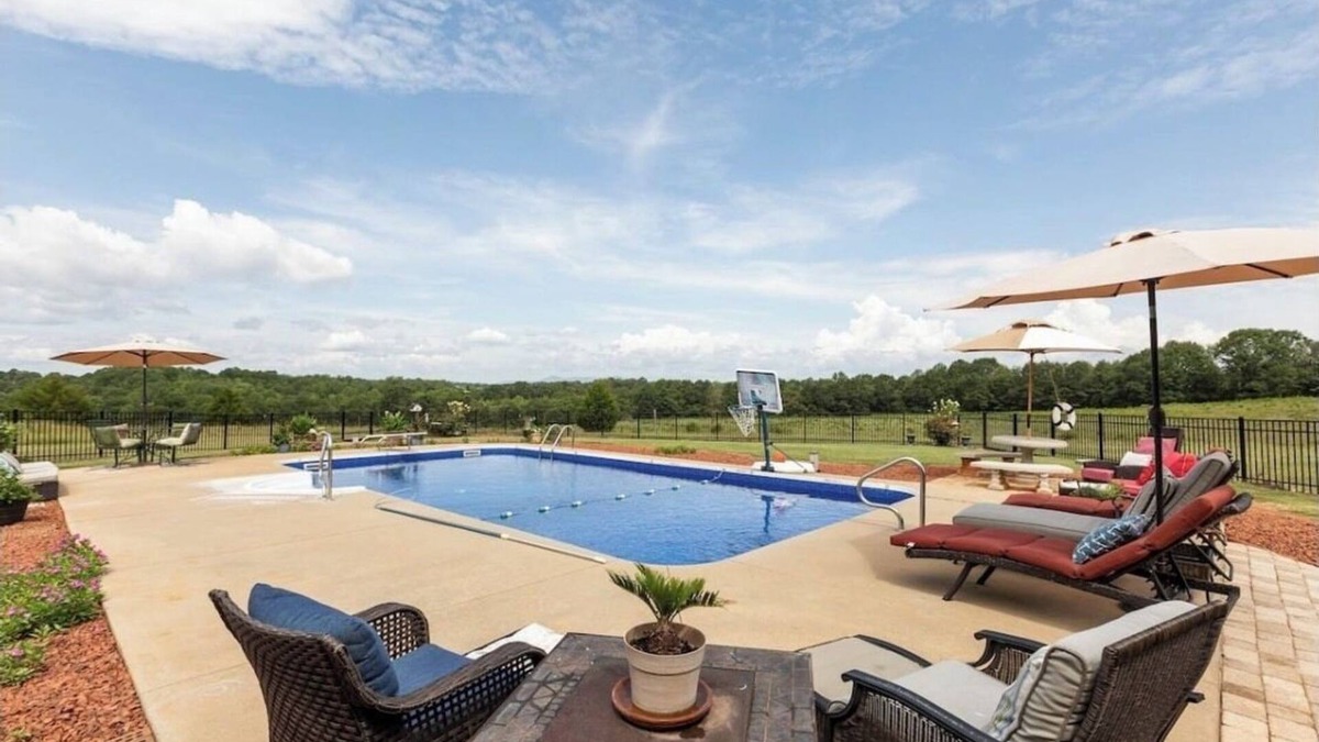 Chesnee Other | Holy Cow Farms a large modern Farm House.11 miles from Tryon TIEC. Pool & HotTub